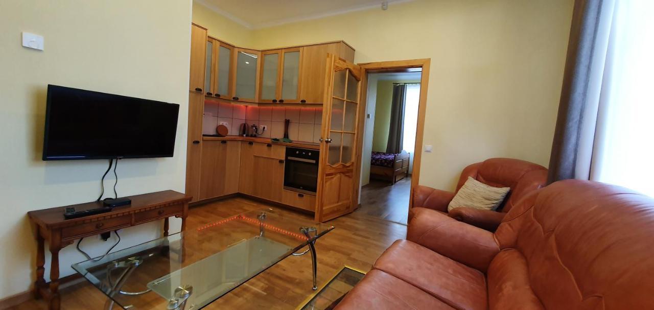 Apartment Hot Ernestines 7-2 Enjoy The Feel Of And History! *