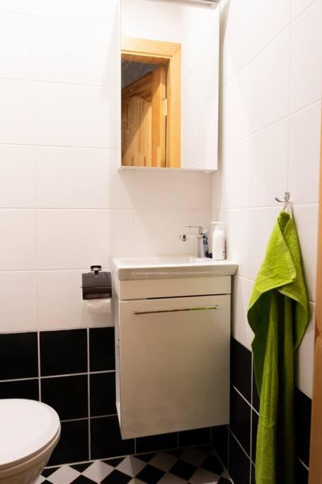 Apartment Hot Ernestines 7-2 Enjoy The Feel Of And History! *