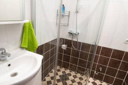 Hot Ernestines 7-2 Enjoy The Feel Of And History! Apartment *