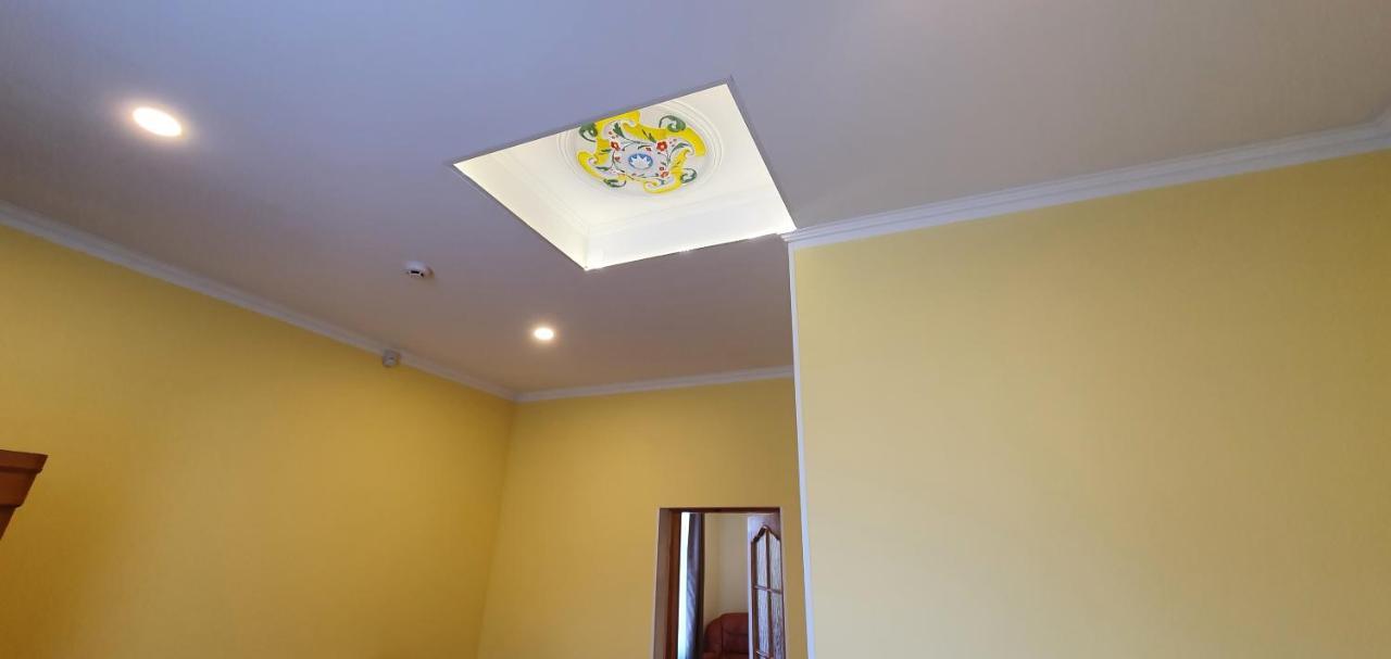 Apartment Hot Ernestines 7-2 Enjoy The Feel Of And History!